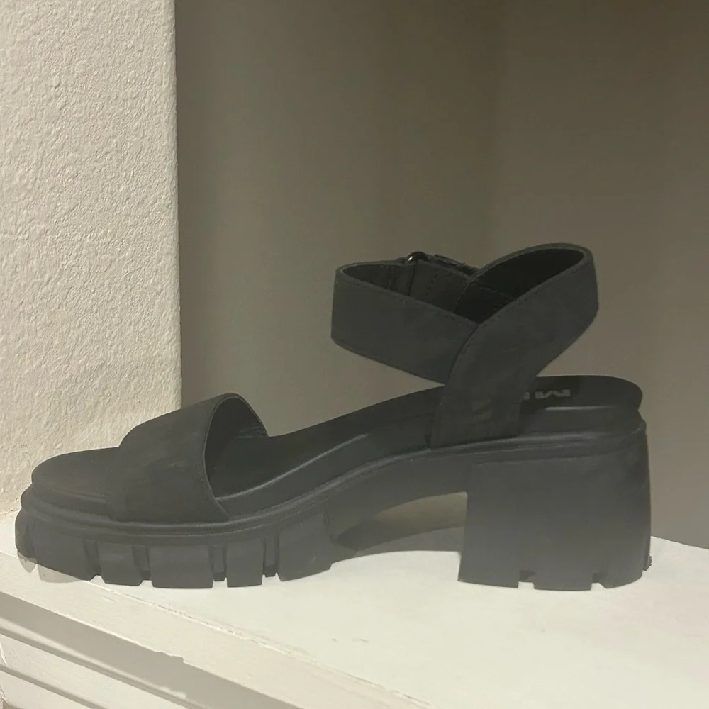 MIA Skyler Heeled Lug Sole Faux Leather Straps Sandals Women Sz 7M_3